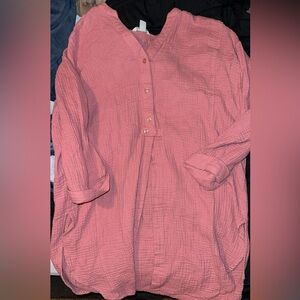 Blouse goes longer in the back worn once great condition